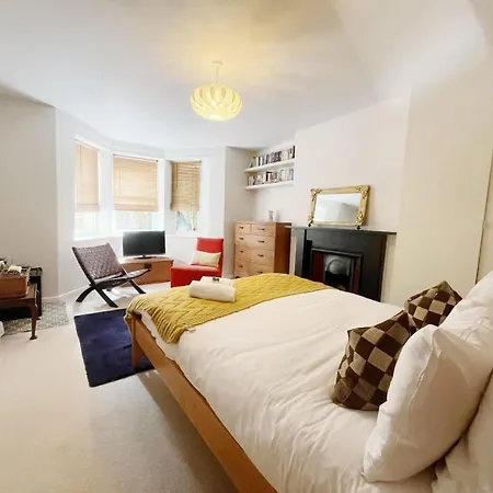 Unique & Homely With Own Access Bristol