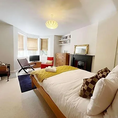 Holiday home Unique & Homely With Own Access Bristol