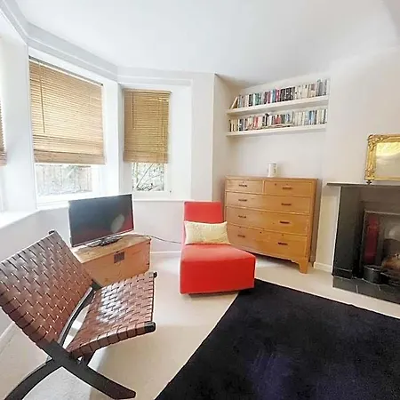 Unique & Homely With Own Access Дом отдыха
