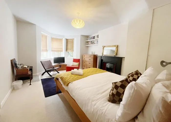 Unique & Homely With Own Access Bristol